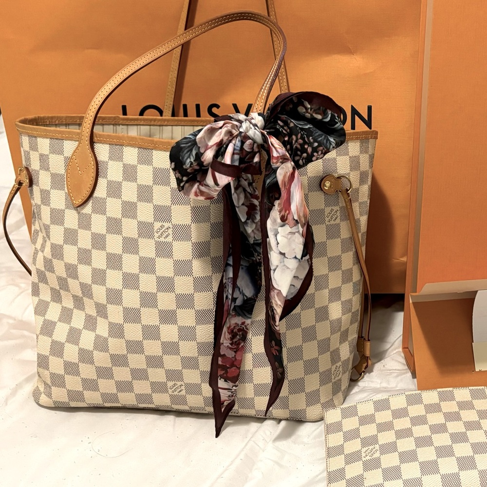 Louis Vuitton Neverfull Bag MM and Clutch